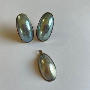 Silver Oval Shell Earrings and Pendant Set